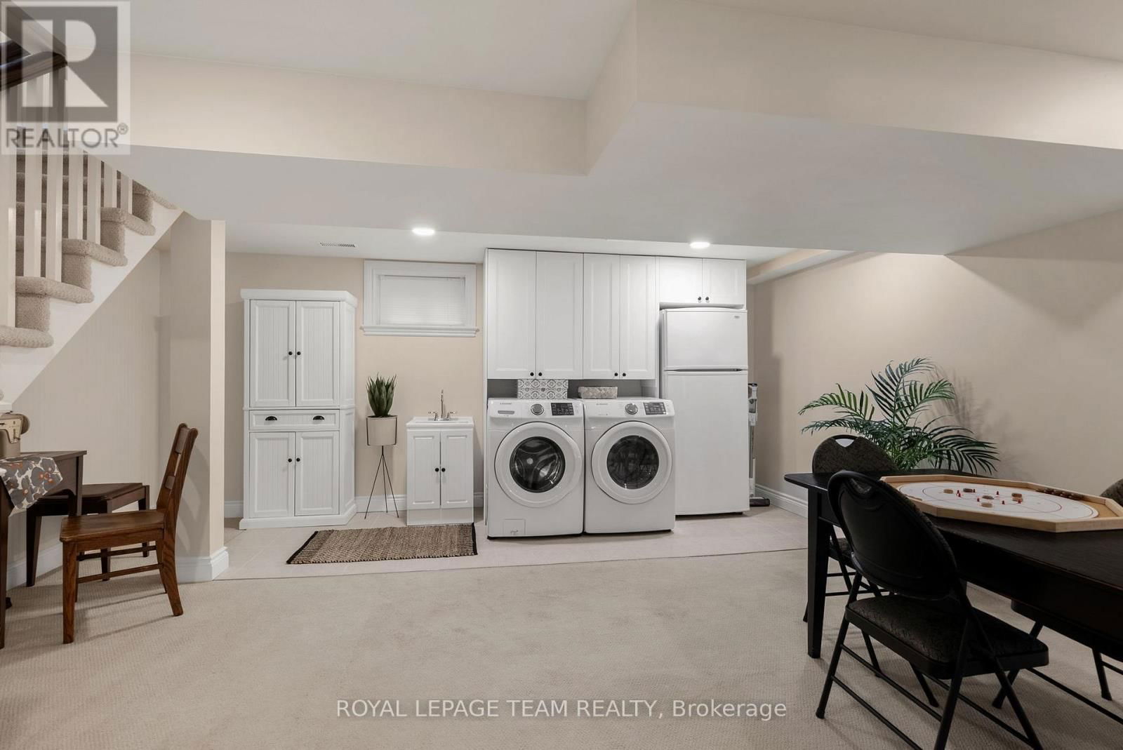 314 CLOTHIER STREET WEST Image 30