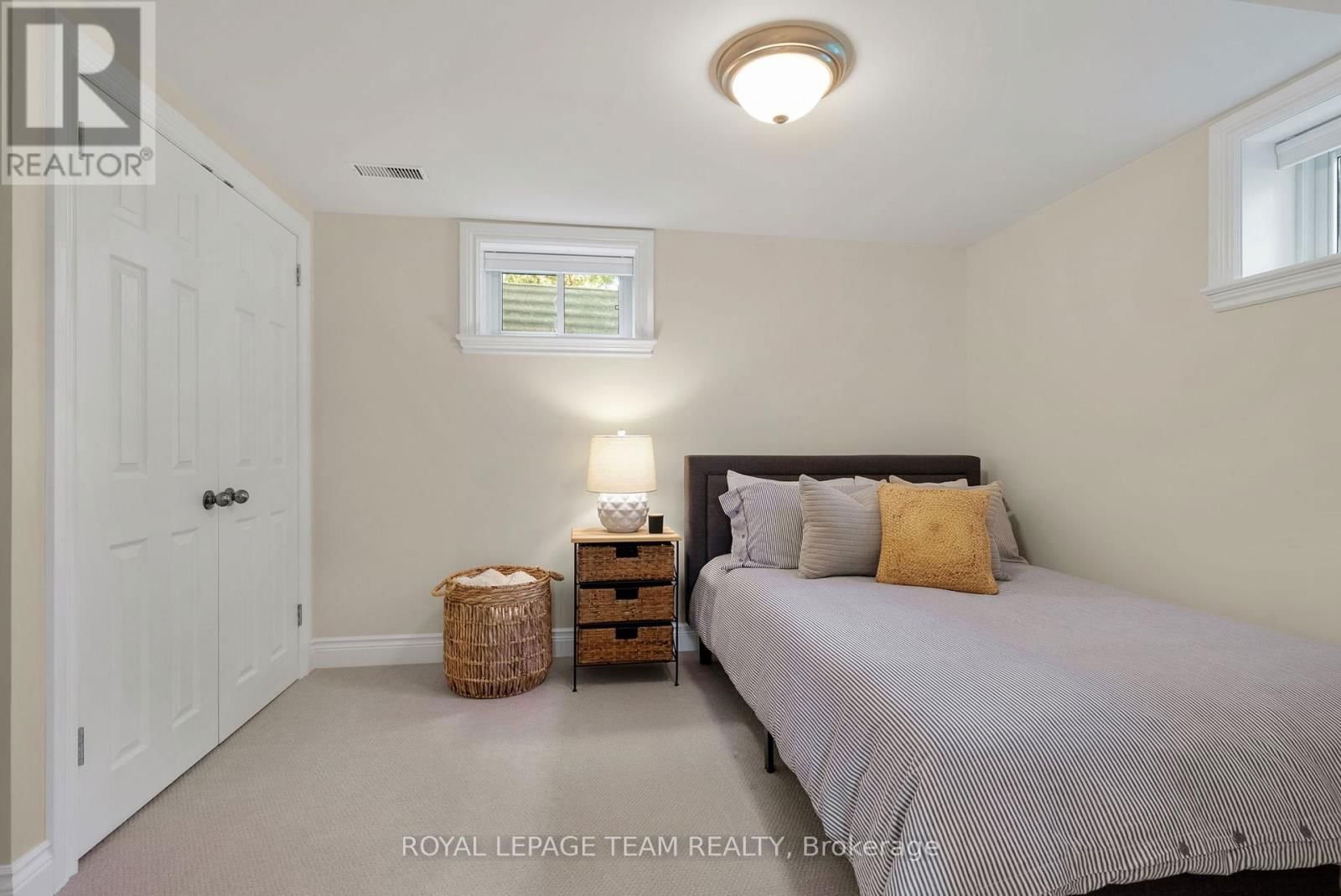 314 CLOTHIER STREET WEST Image 35