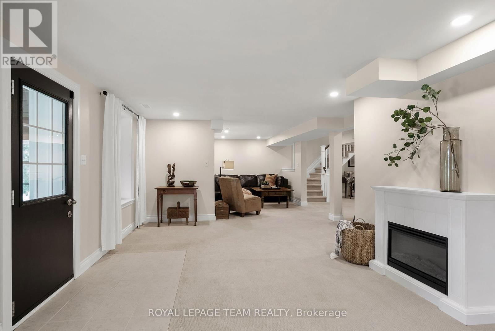 314 CLOTHIER STREET WEST Image 37