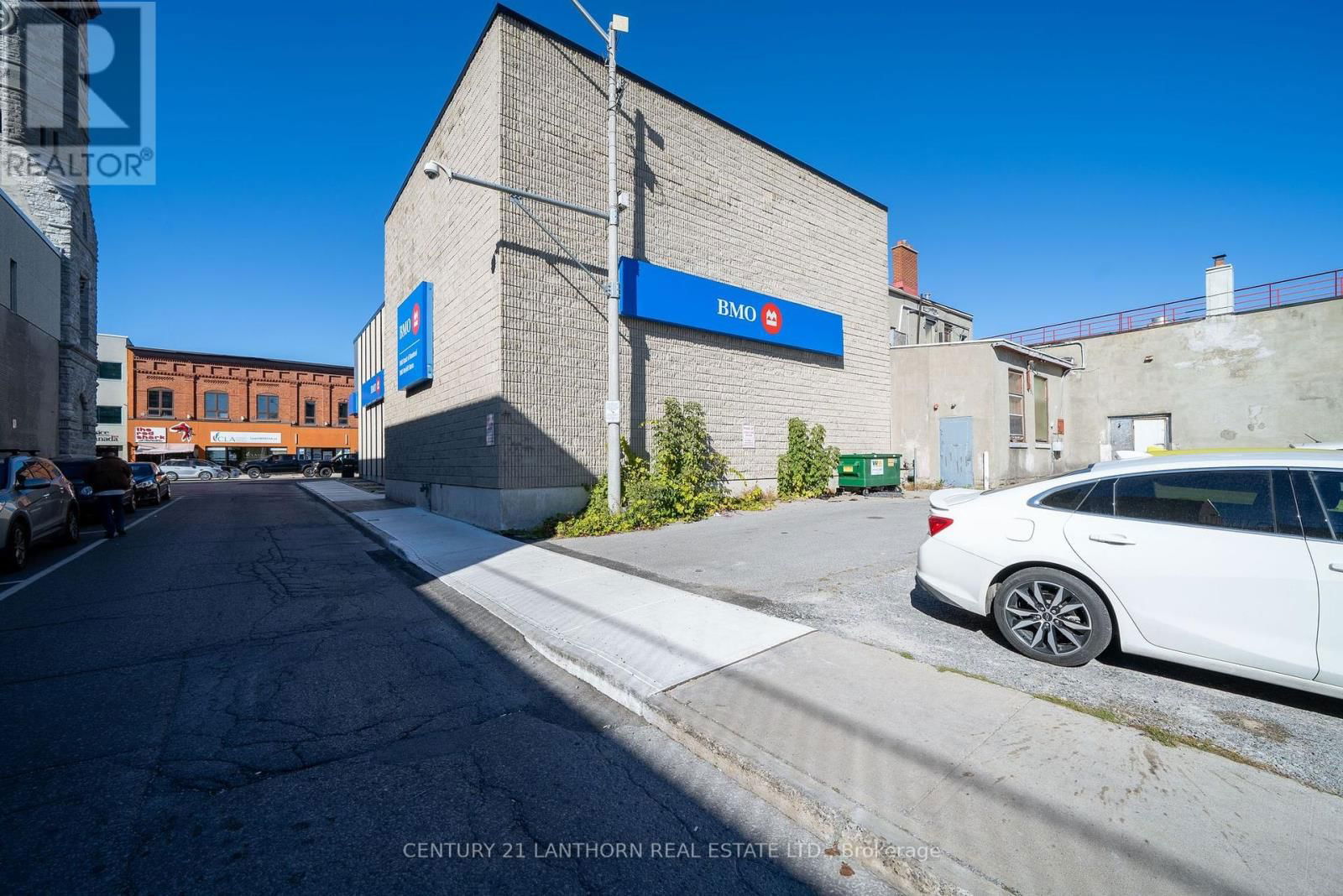 55 DUNDAS STREET WEST Image 3