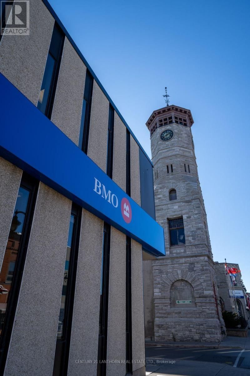 55 DUNDAS STREET WEST Image 31