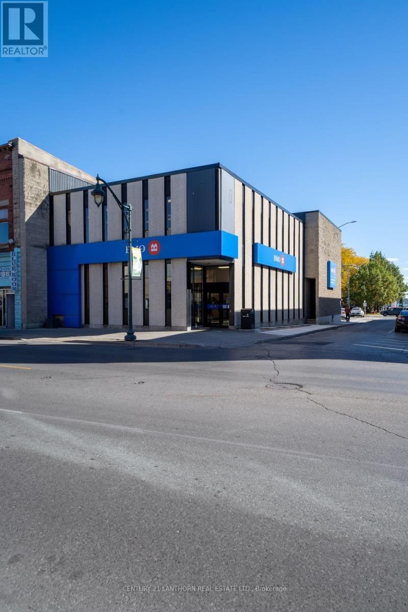 55 DUNDAS STREET WEST Image 33