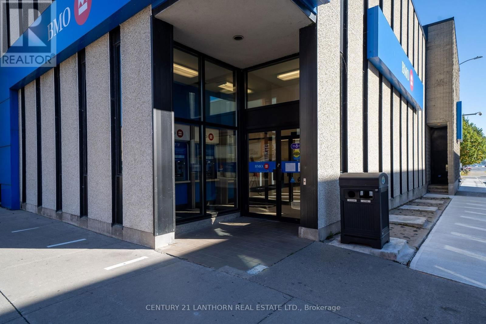55 DUNDAS STREET WEST Image 34