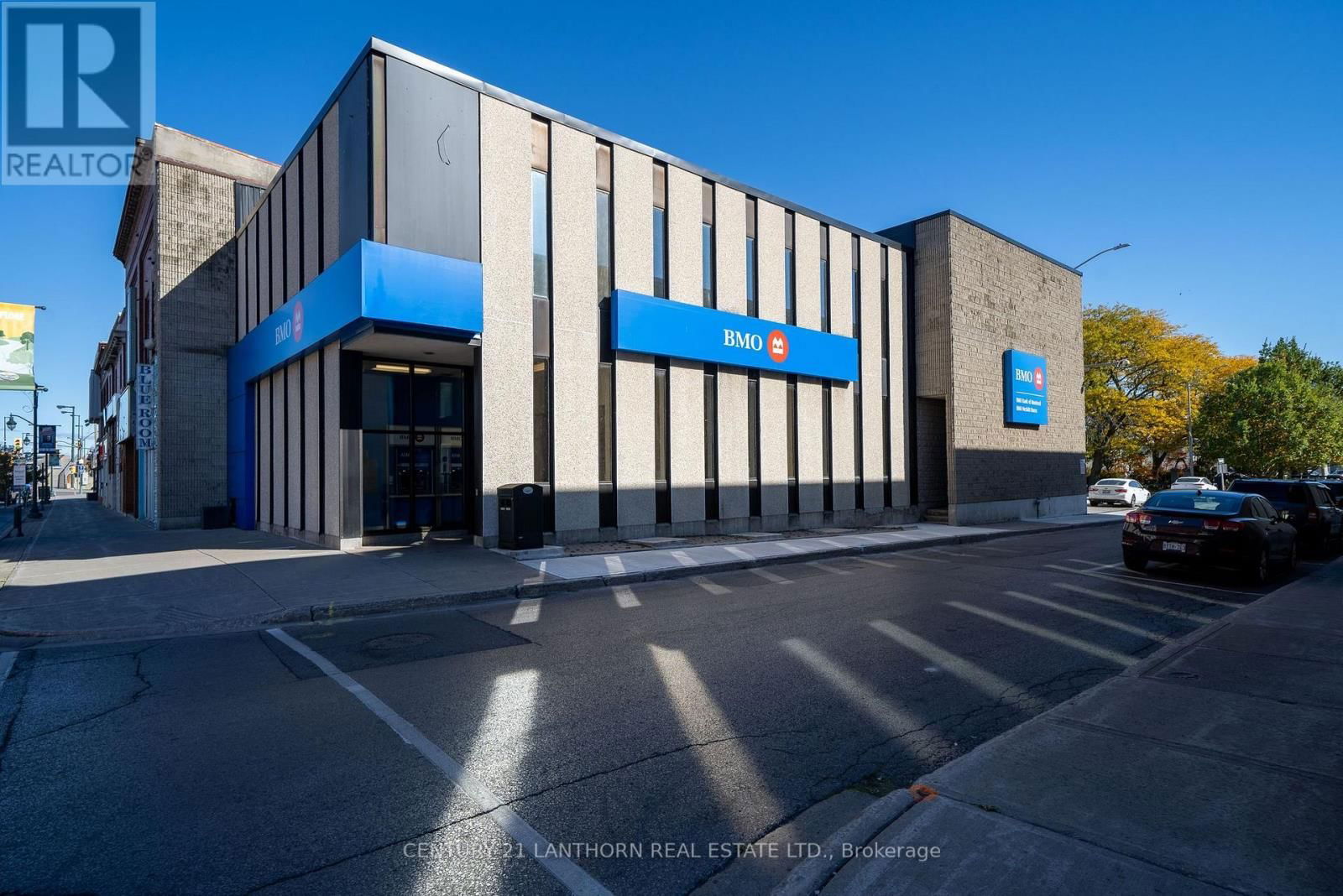55 DUNDAS STREET WEST Image 35