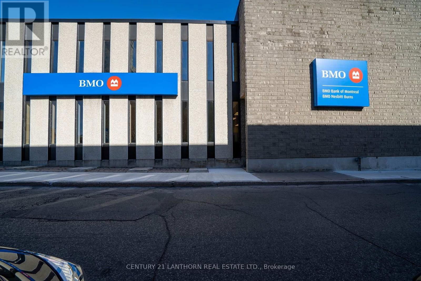55 DUNDAS STREET WEST Image 36