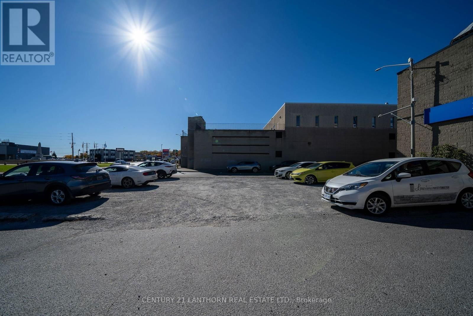 55 DUNDAS STREET WEST Image 39
