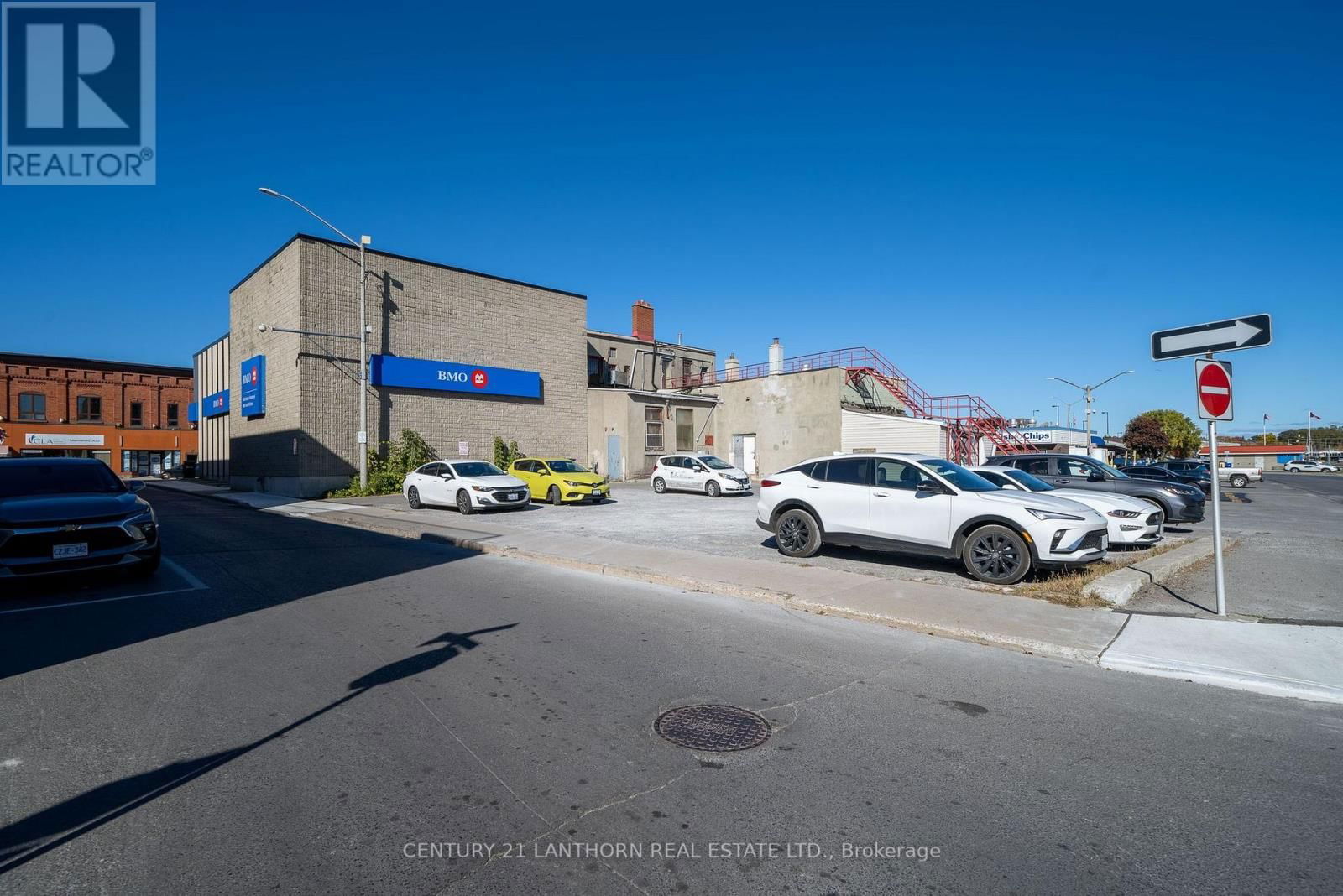 55 DUNDAS STREET WEST Image 40