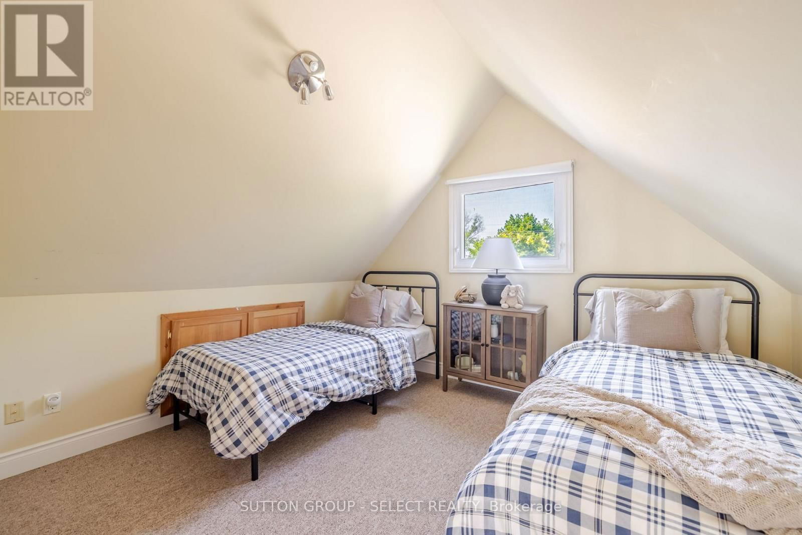 7474 RIVERSIDE DRIVE Image 30