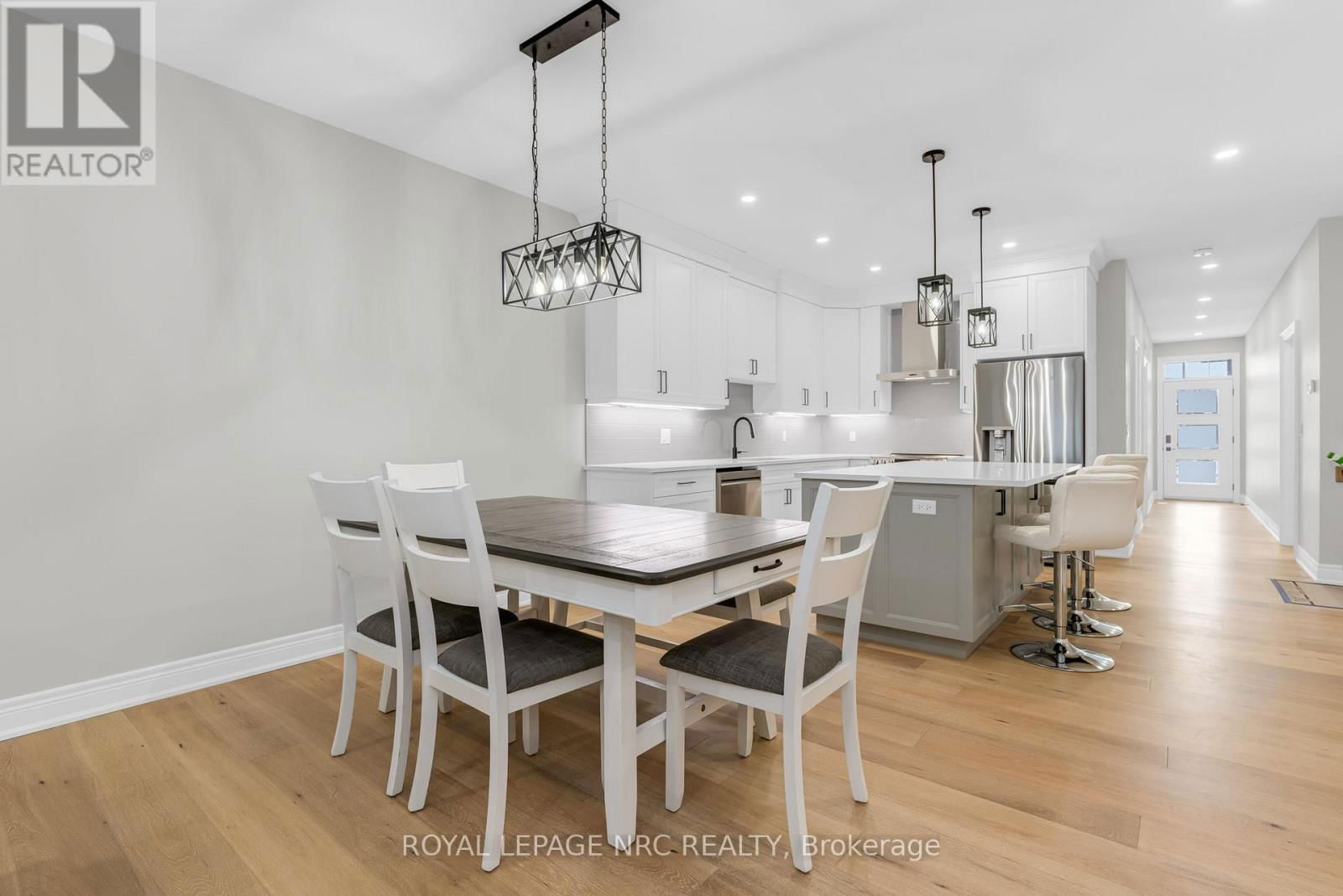 736 CLARENCE STREET Image 13