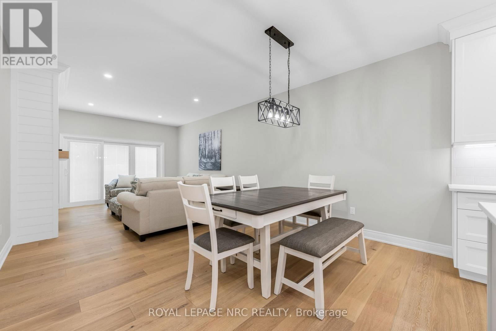 736 CLARENCE STREET Image 14