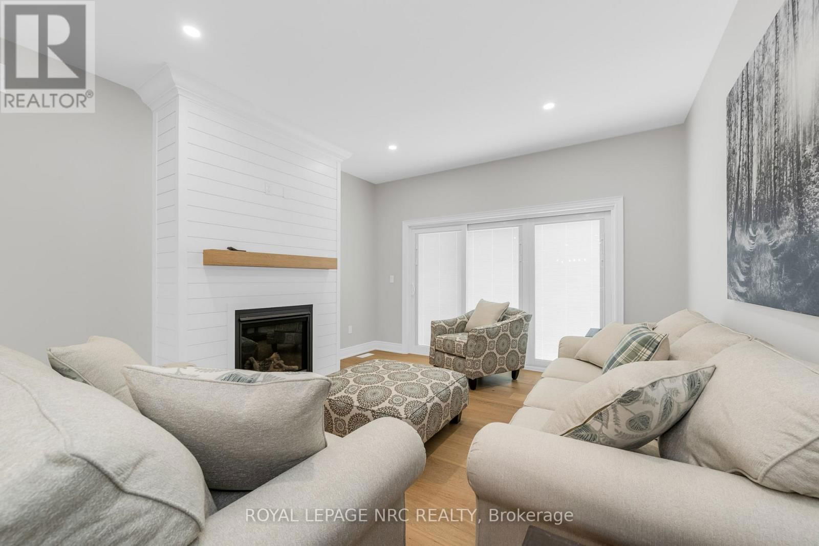 736 CLARENCE STREET Image 15