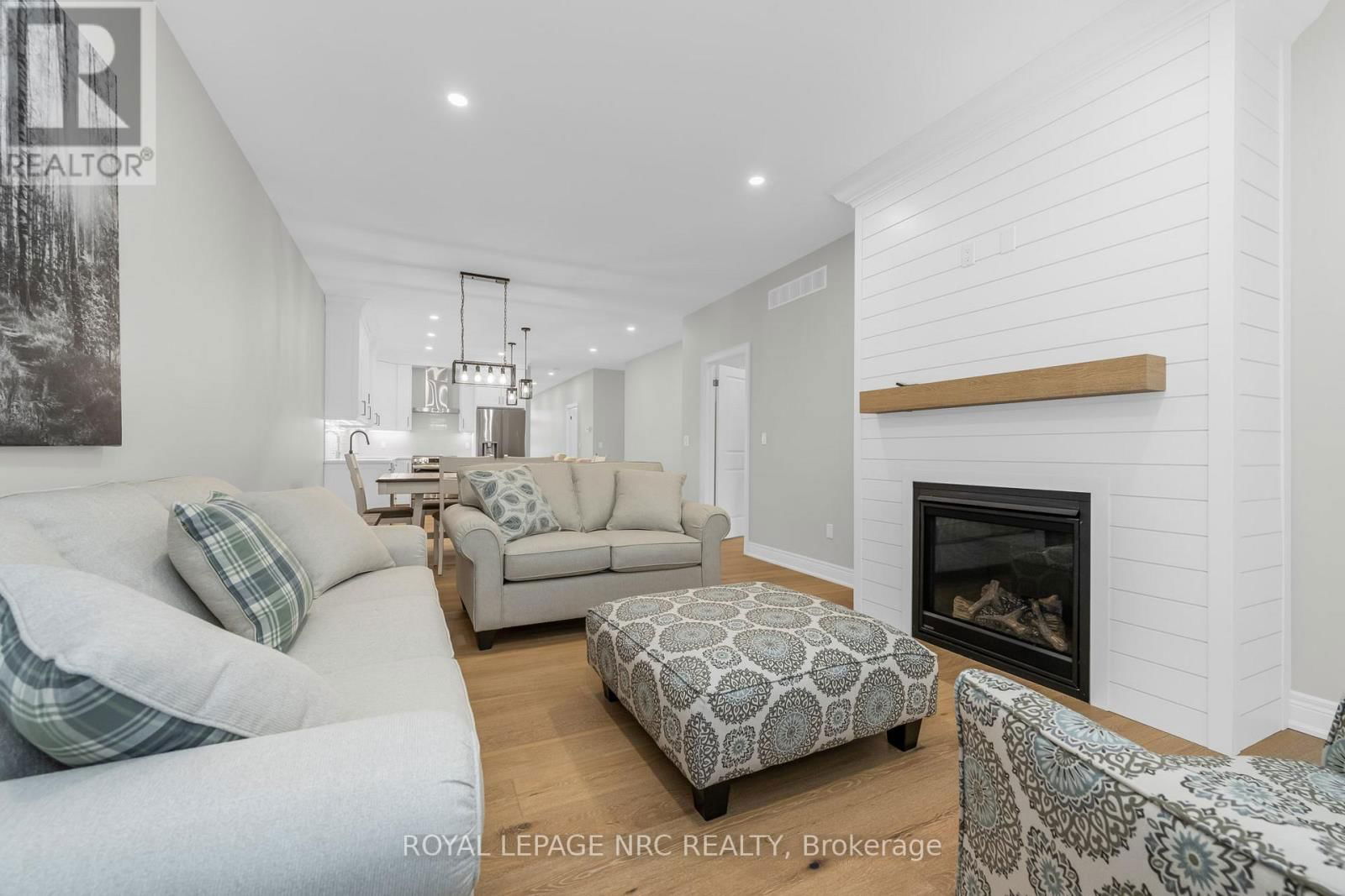 736 CLARENCE STREET Image 16