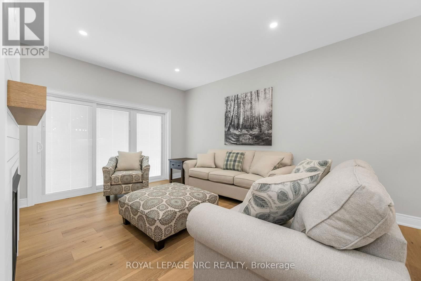 736 CLARENCE STREET Image 17