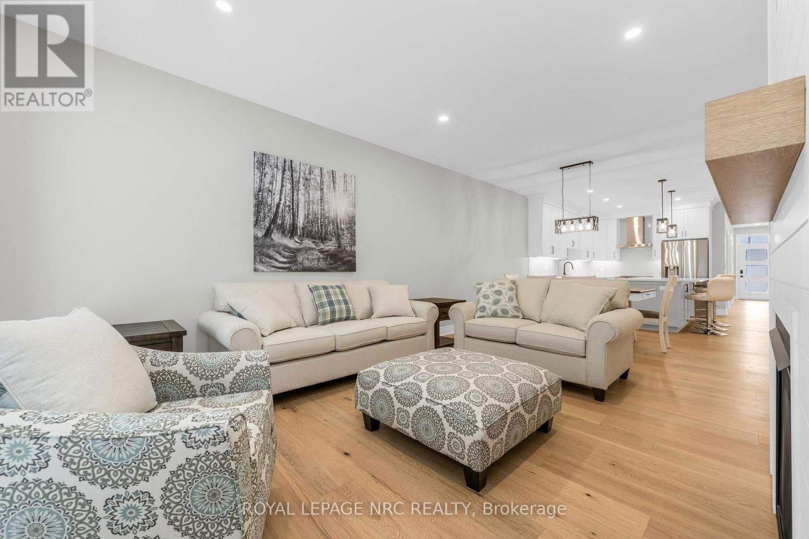 736 CLARENCE STREET Image 18