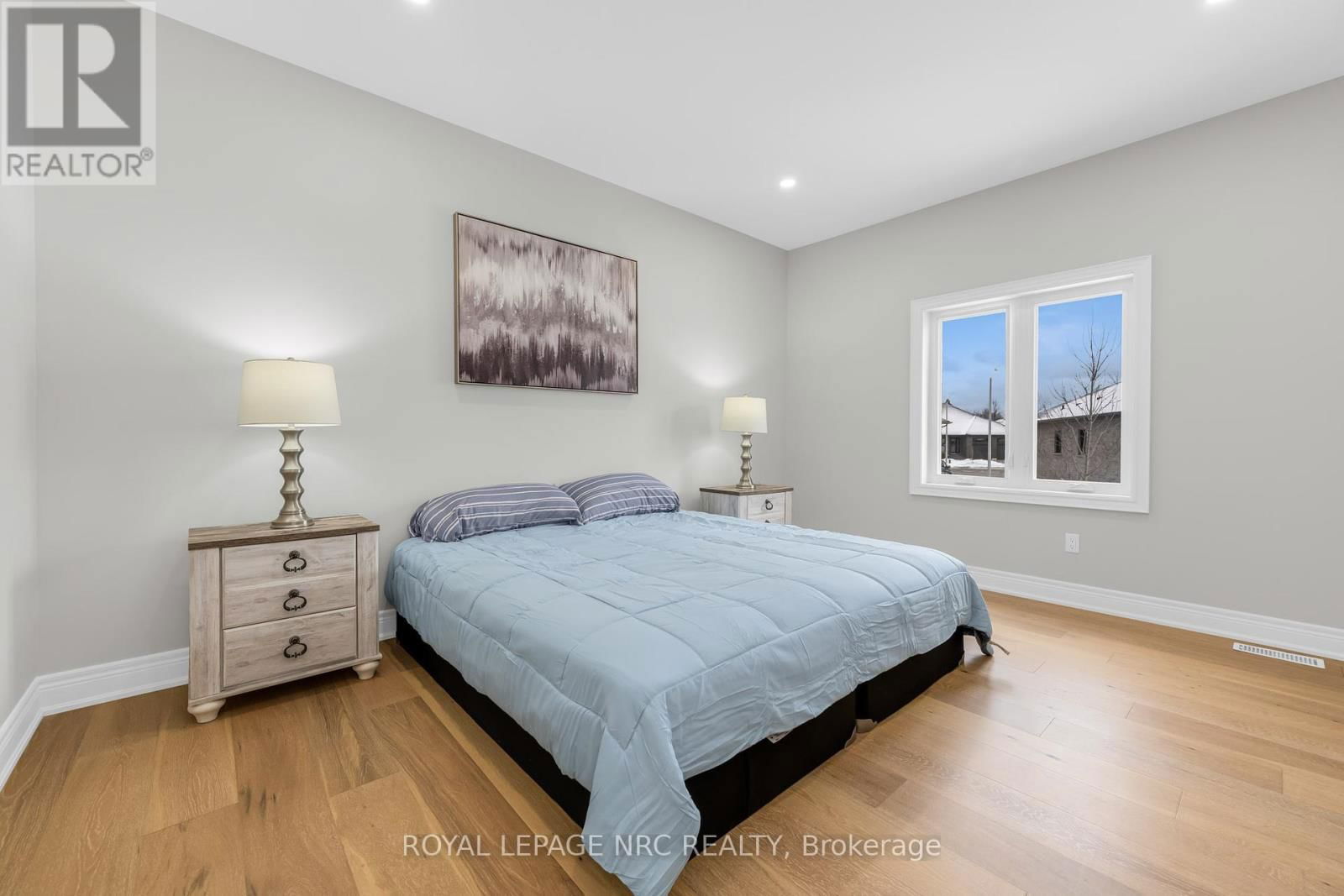 736 CLARENCE STREET Image 19