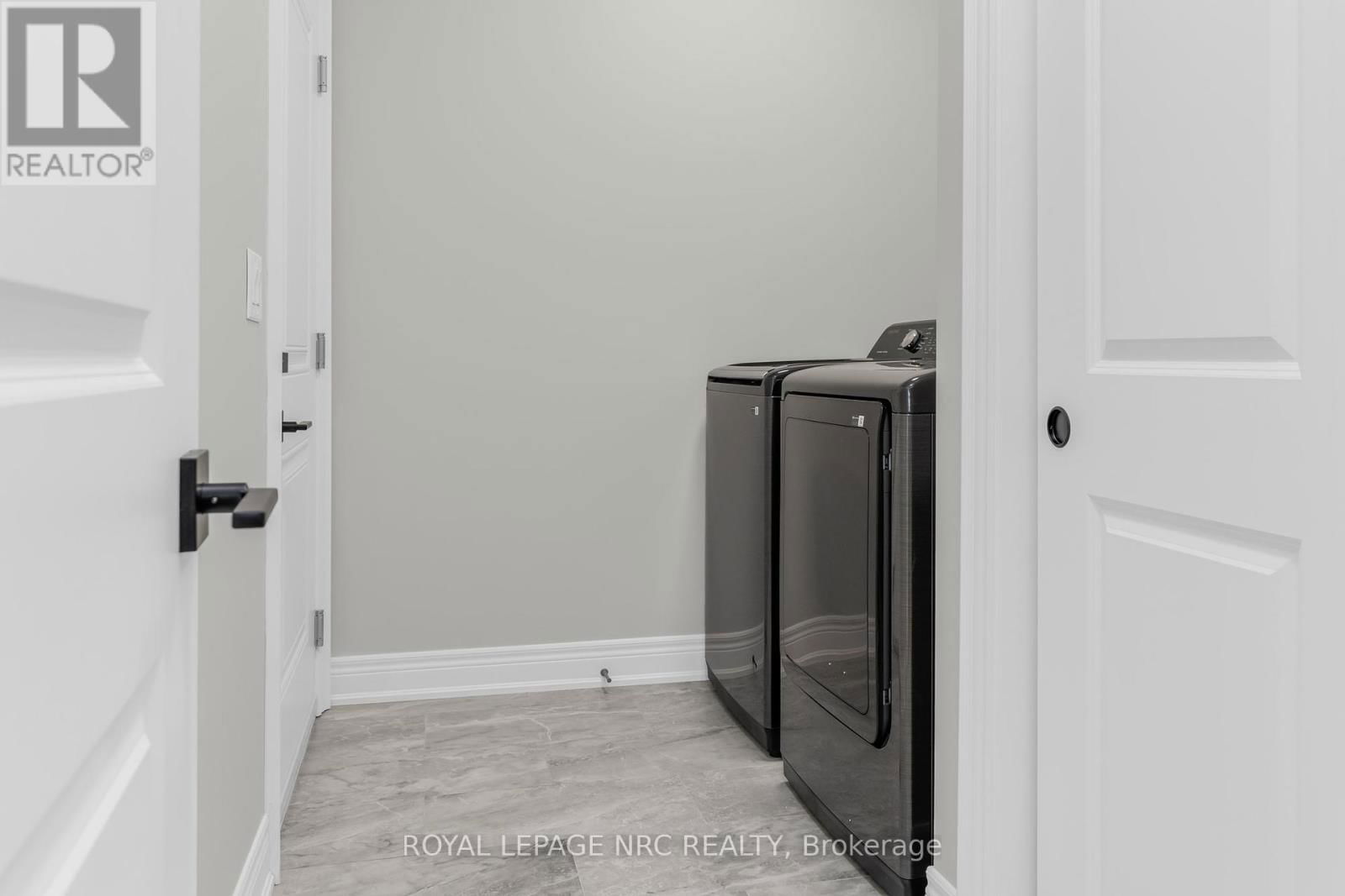 736 CLARENCE STREET Image 24