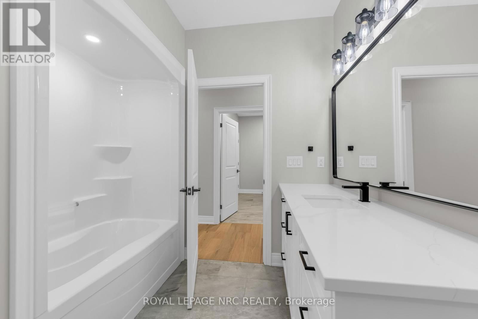736 CLARENCE STREET Image 7
