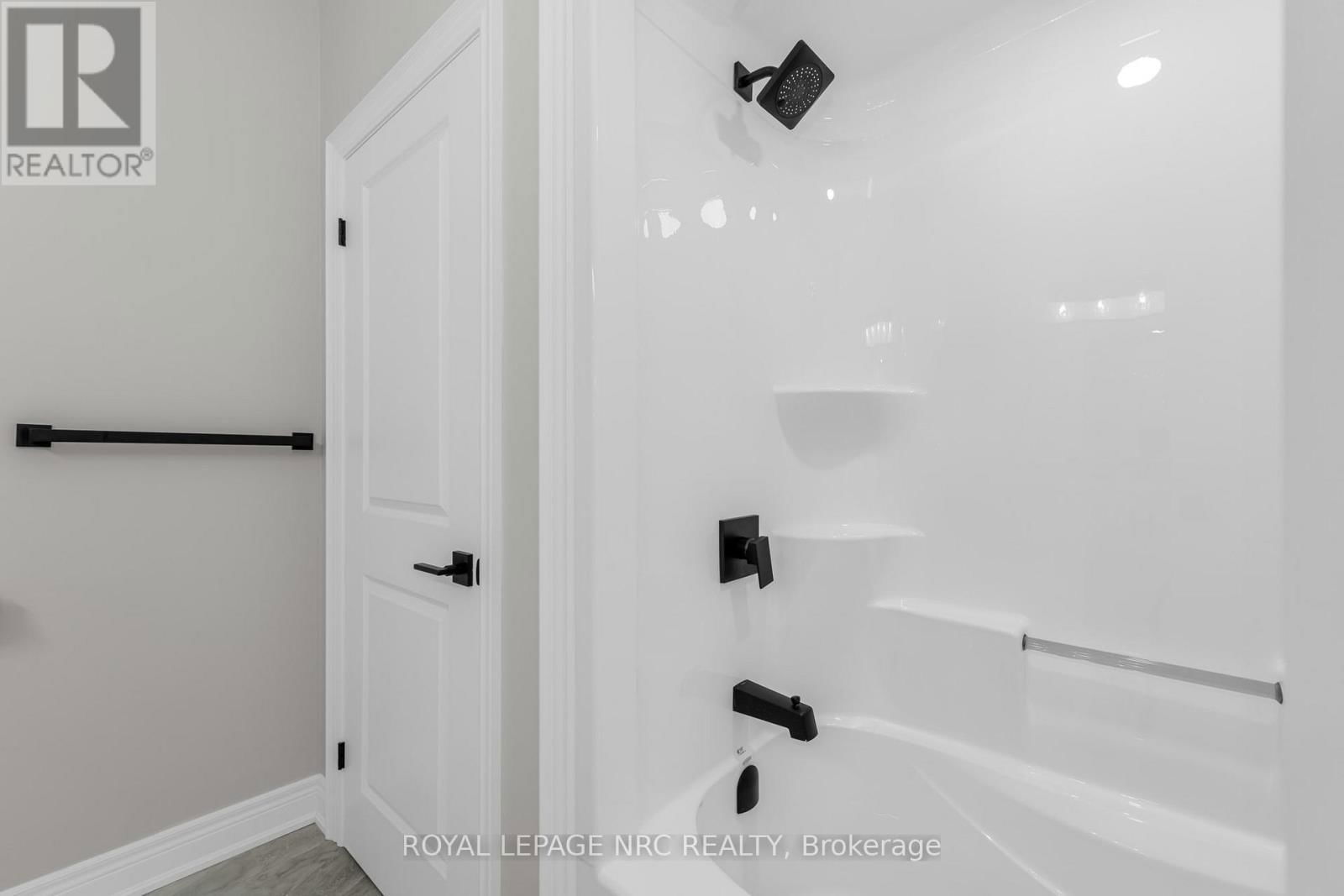 736 CLARENCE STREET Image 8