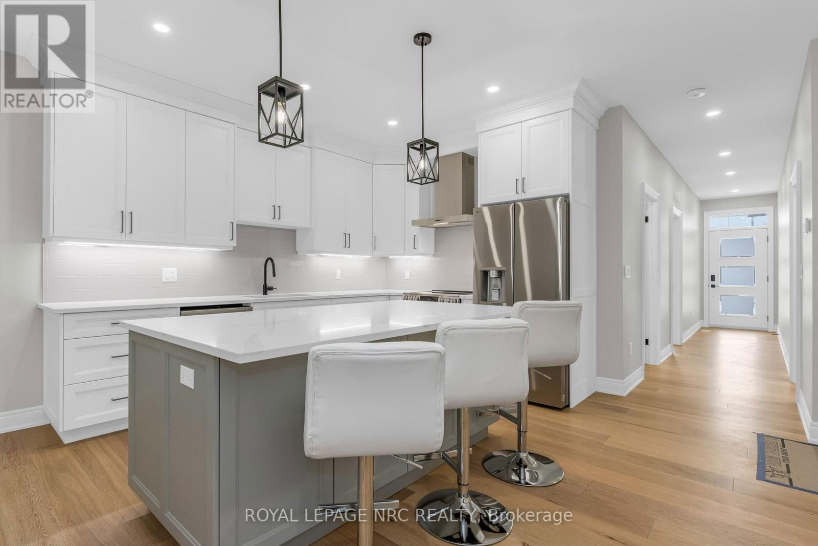 736 CLARENCE STREET Image 9