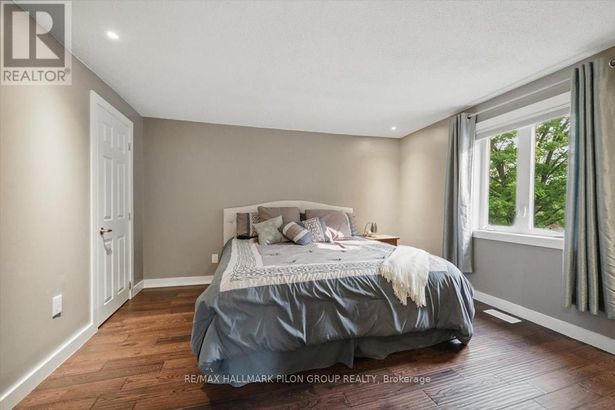 84 EASTPARK DRIVE Image 16