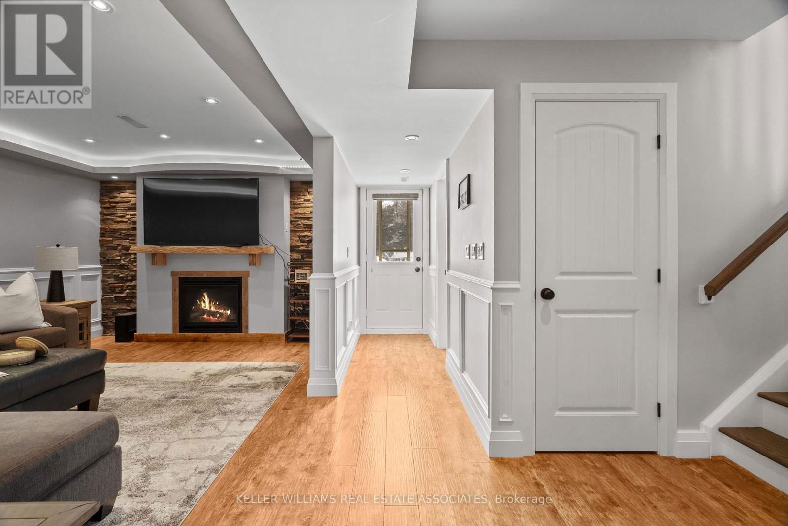 18 MCKIBBON AVENUE Image 23