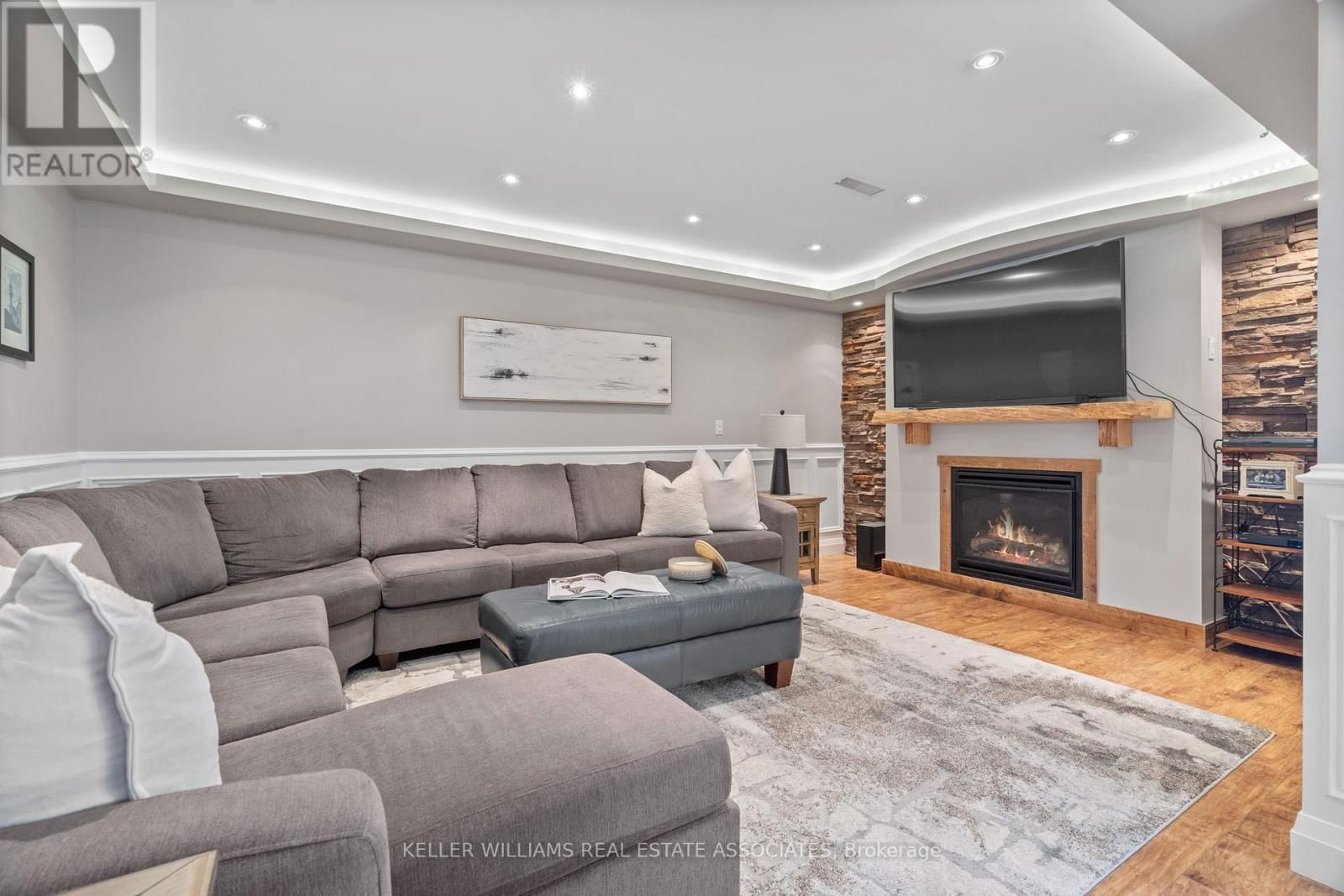 18 MCKIBBON AVENUE Image 24
