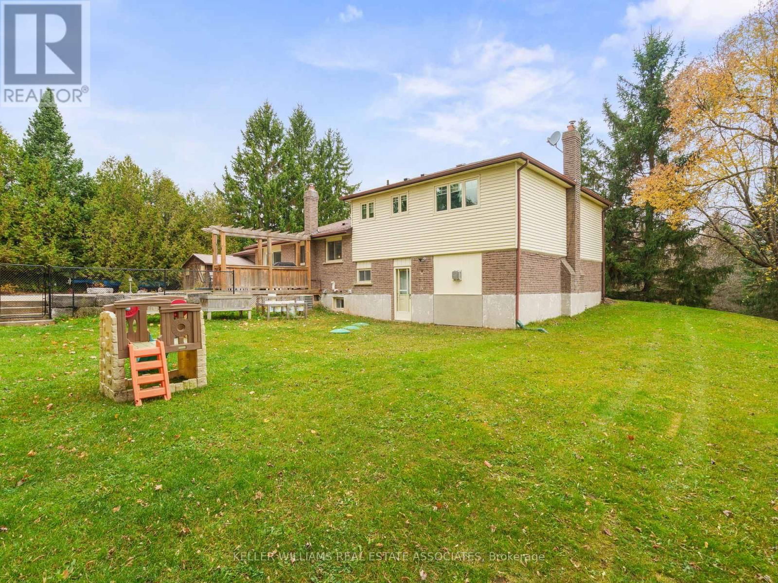 18 MCKIBBON AVENUE Image 26