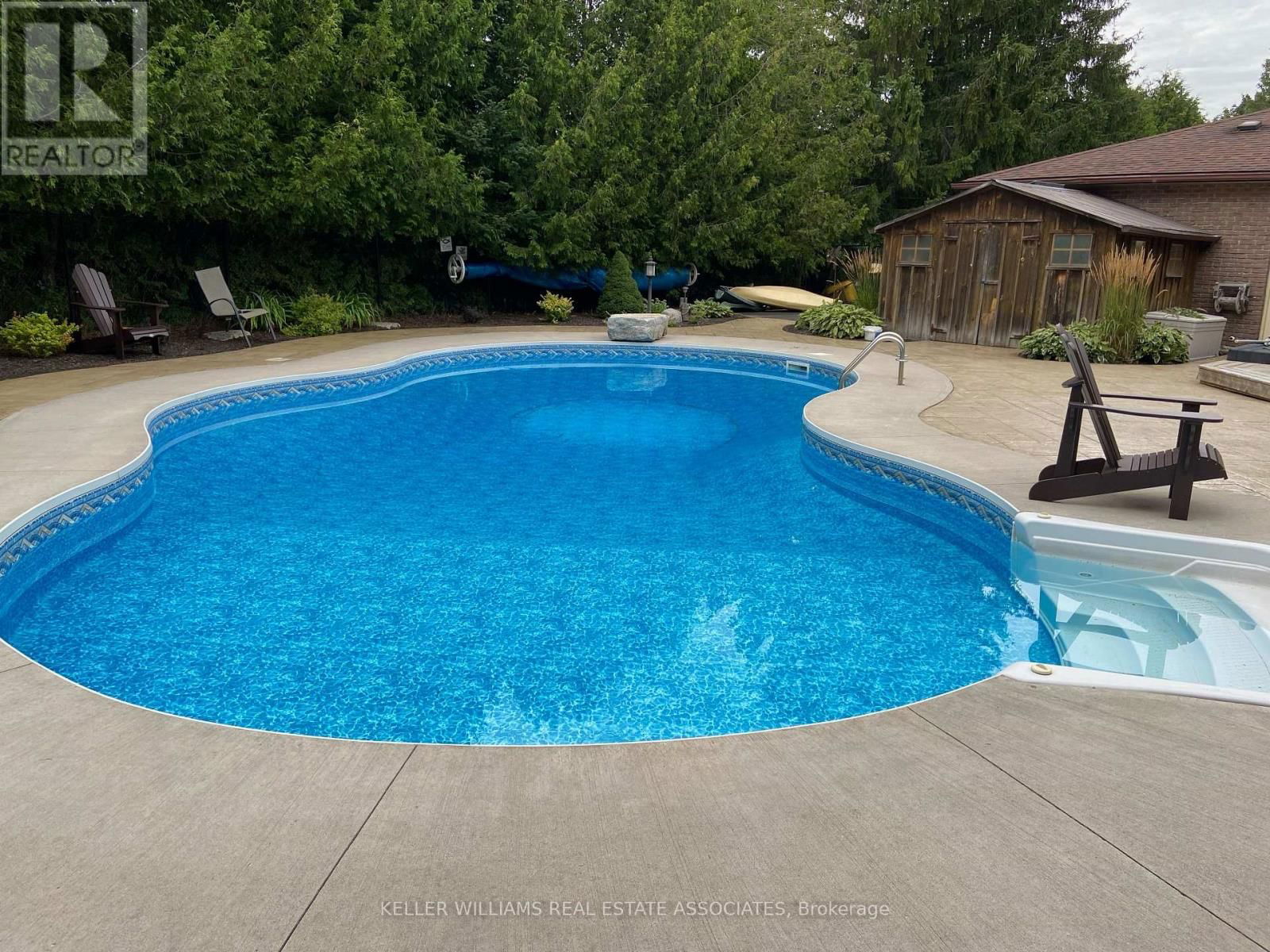 18 MCKIBBON AVENUE Image 32