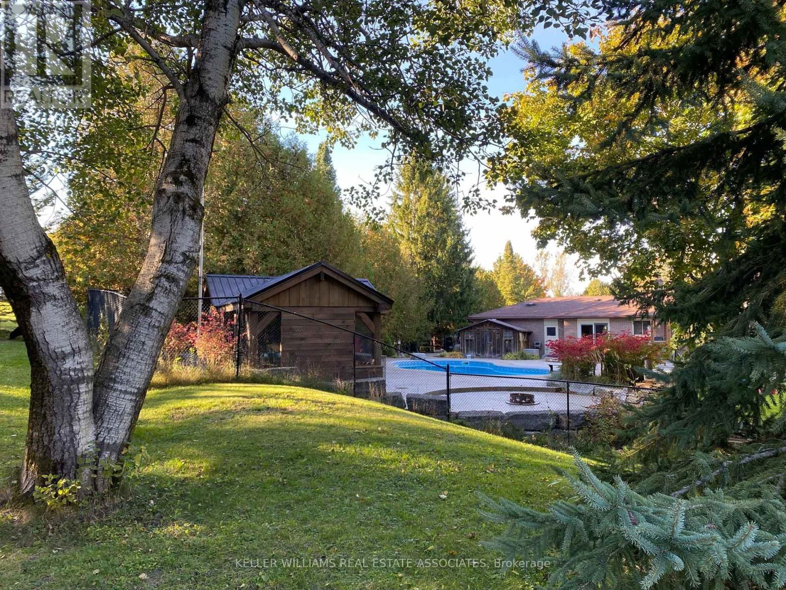 18 MCKIBBON AVENUE Image 37