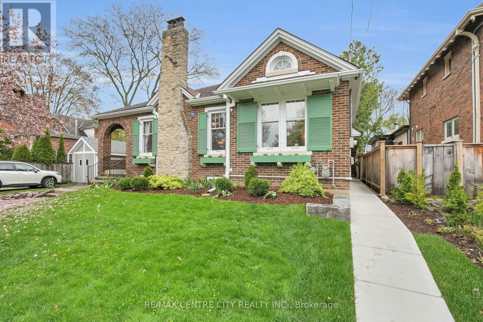 329 VICTORIA STREET Image 1