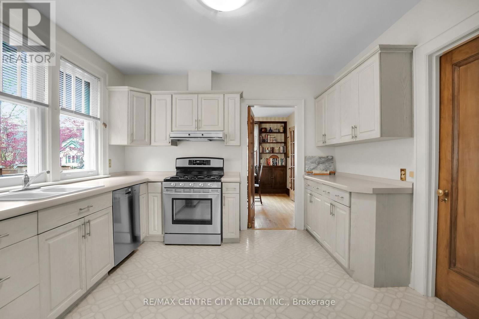 329 VICTORIA STREET Image 20