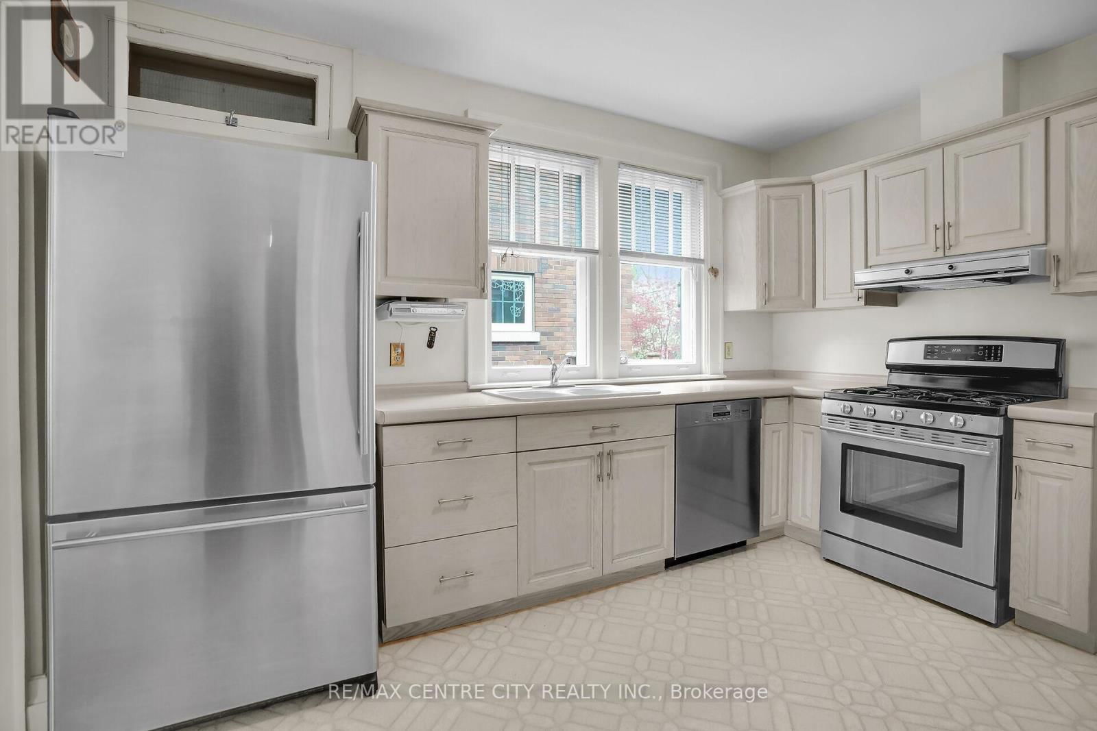 329 VICTORIA STREET Image 21