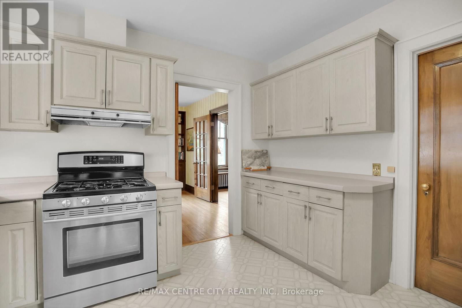 329 VICTORIA STREET Image 22