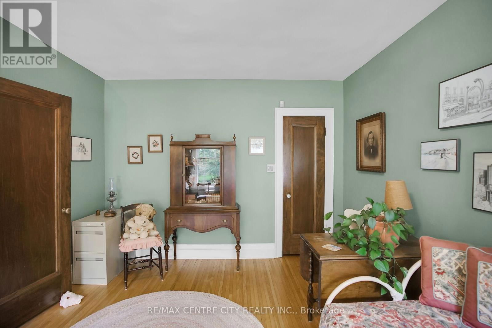 329 VICTORIA STREET Image 24