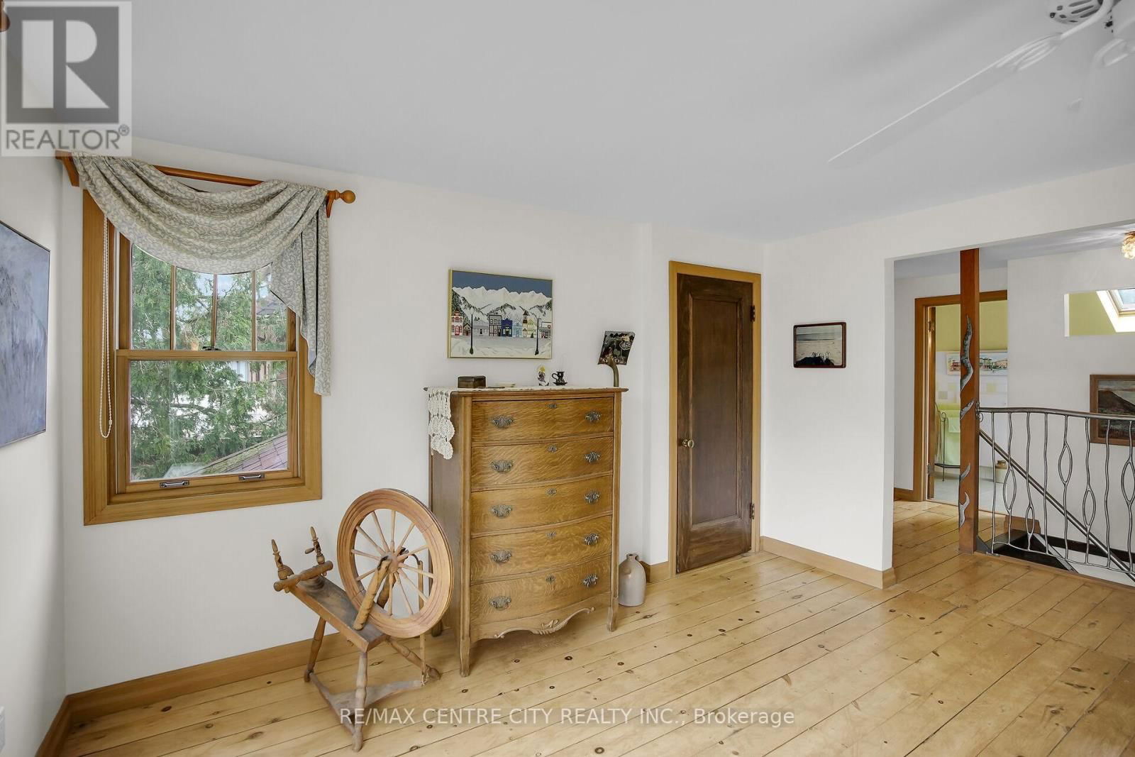 329 VICTORIA STREET Image 28