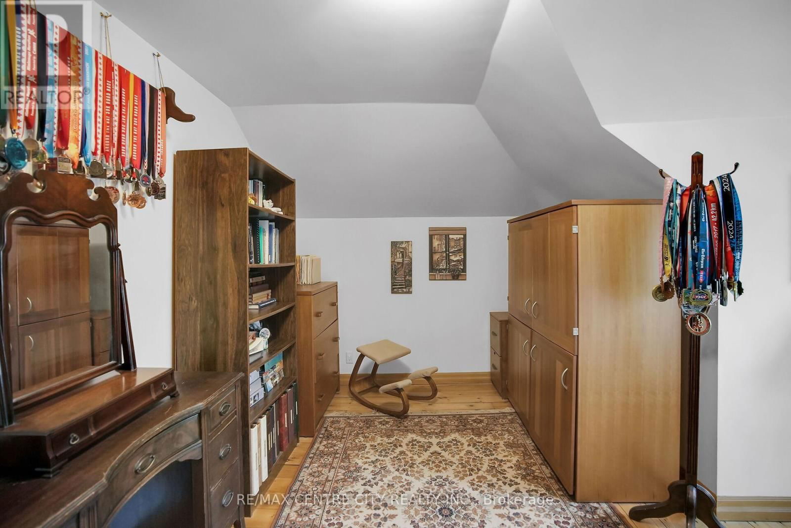 329 VICTORIA STREET Image 34