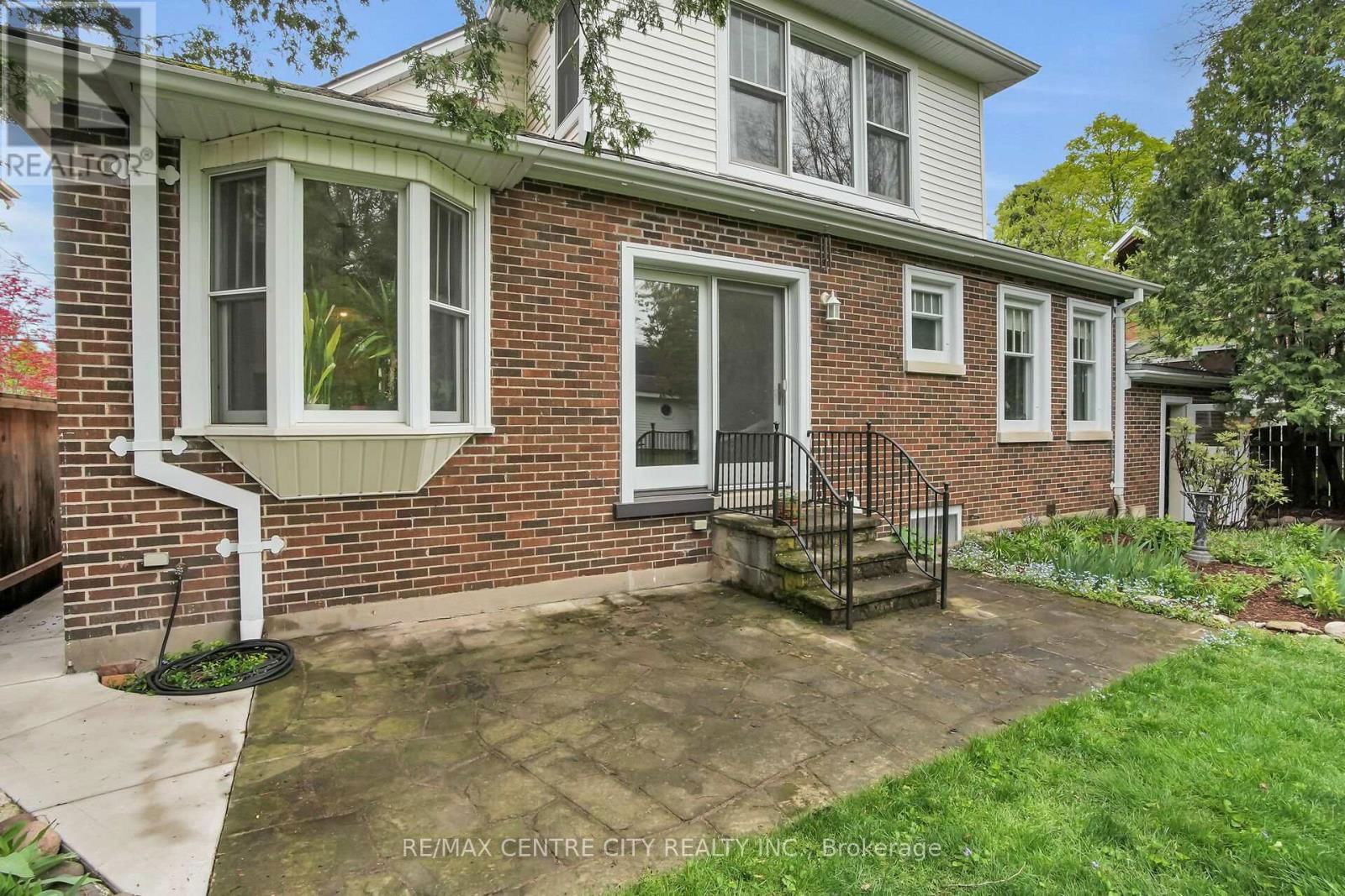329 VICTORIA STREET Image 35