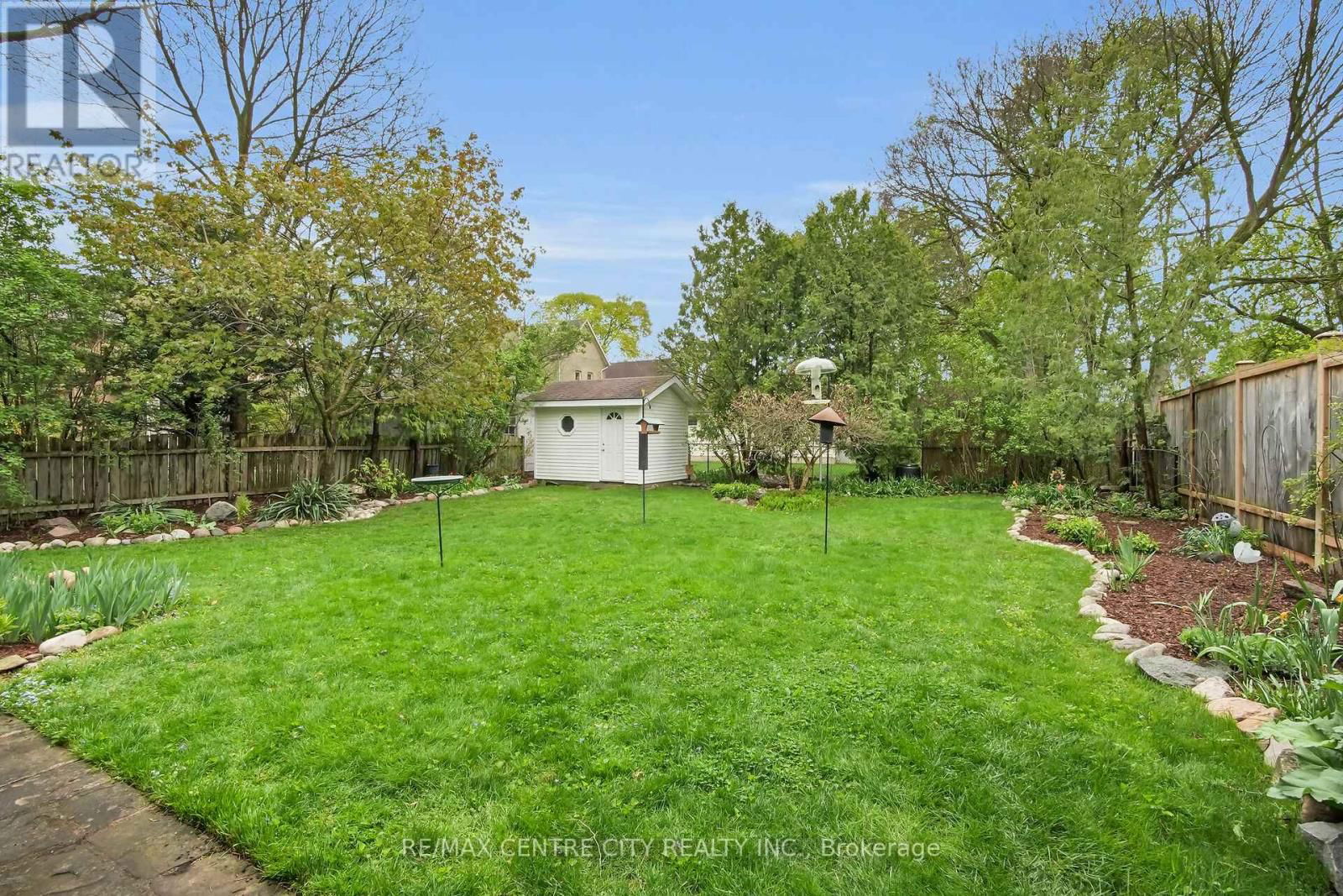 329 VICTORIA STREET Image 37
