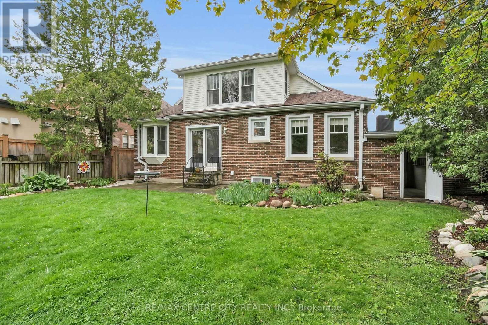 329 VICTORIA STREET Image 41