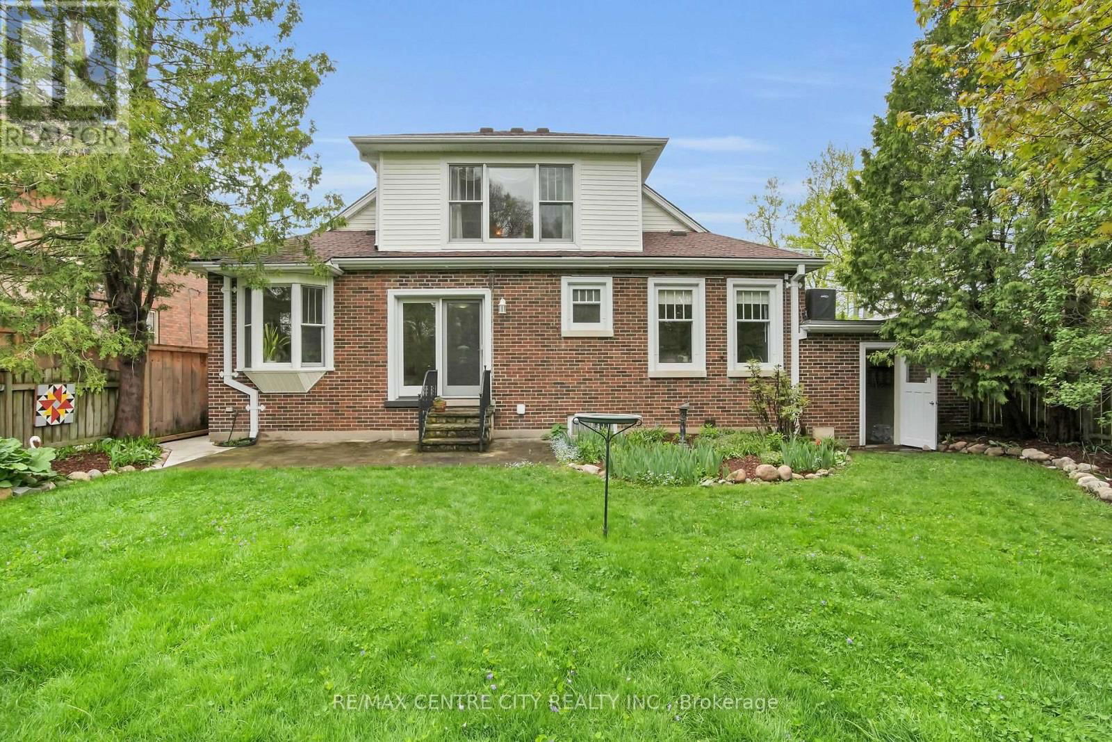 329 VICTORIA STREET Image 42