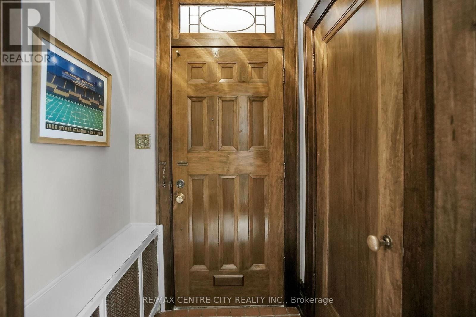 329 VICTORIA STREET Image 9