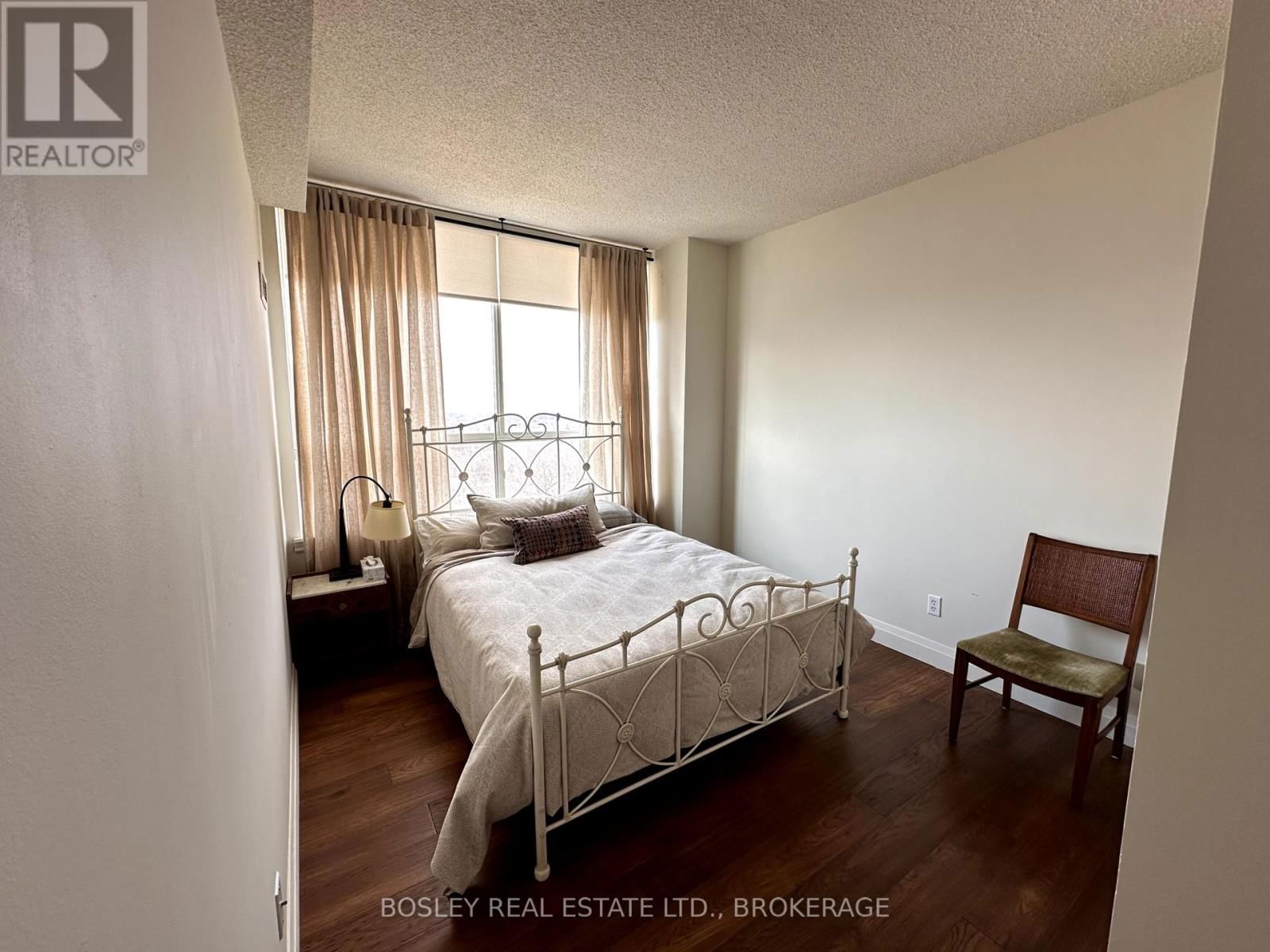 PH2 - 3 TOWERING HEIGHTS BOULEVARD Image 16