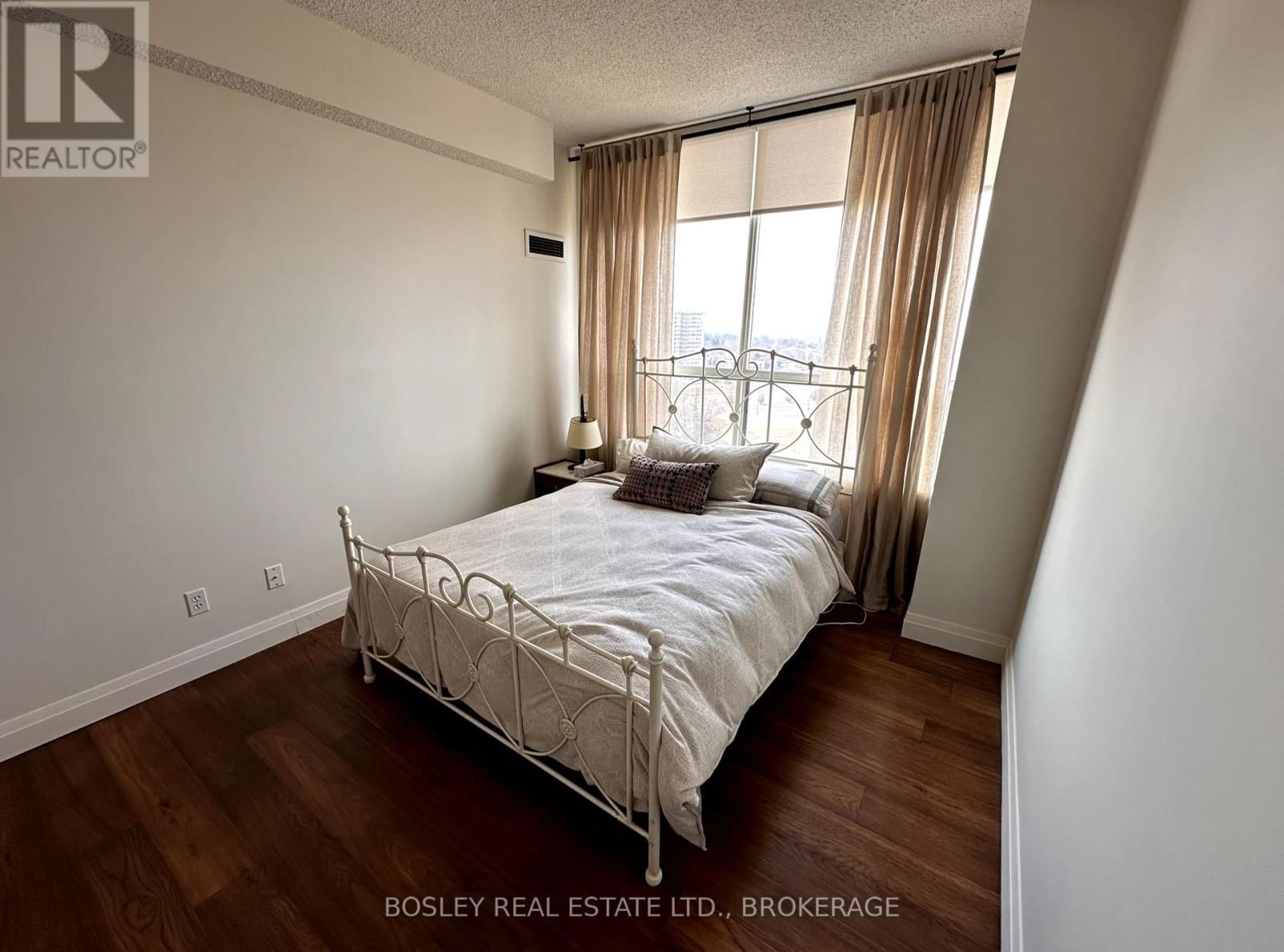 PH2 - 3 TOWERING HEIGHTS BOULEVARD Image 17