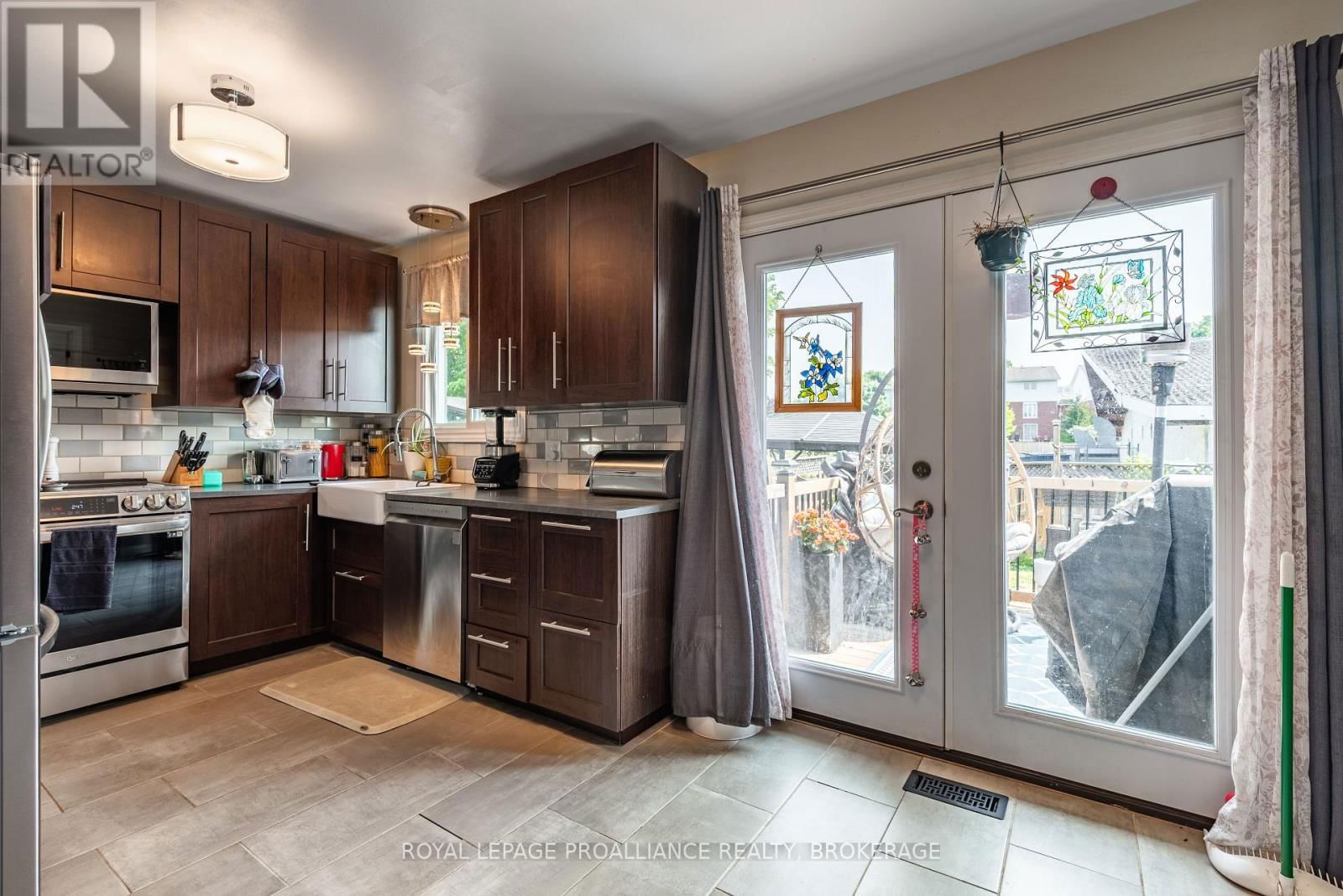 587 DAVIS DRIVE Image 10