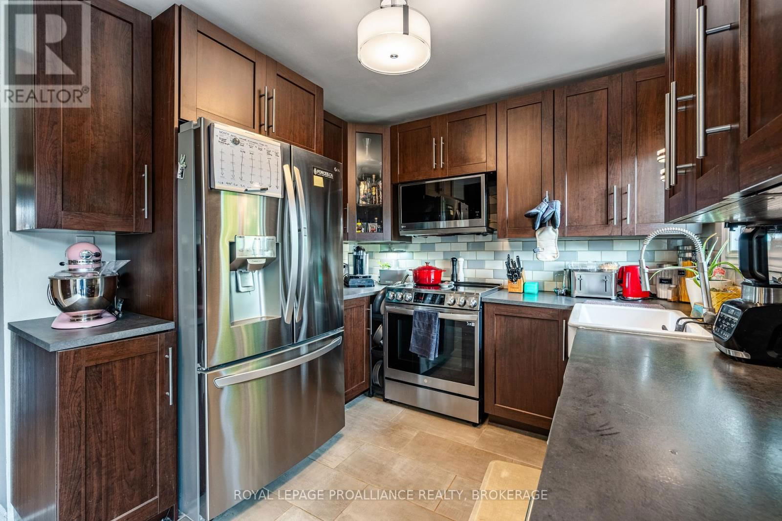 587 DAVIS DRIVE Image 11