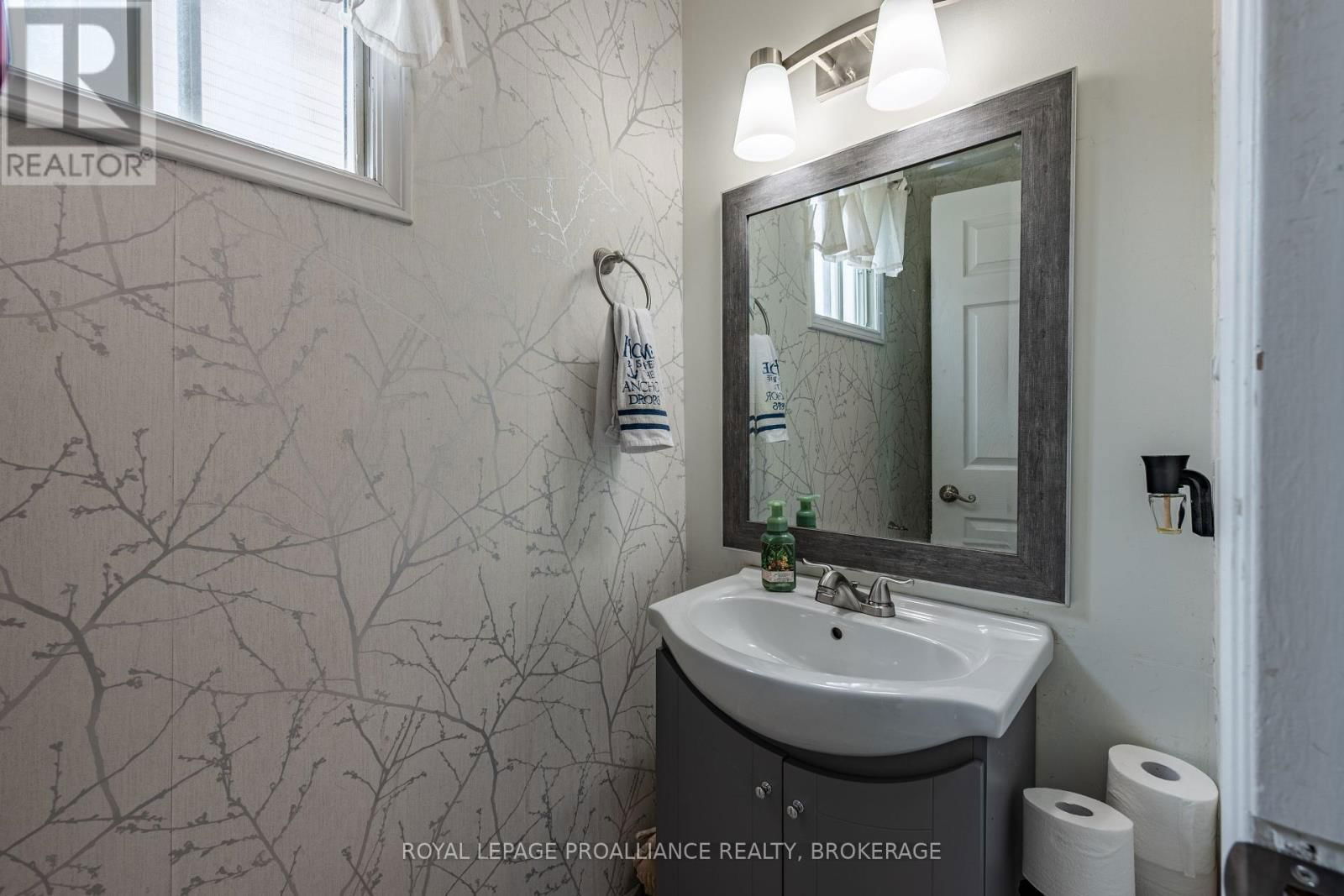 587 DAVIS DRIVE Image 13