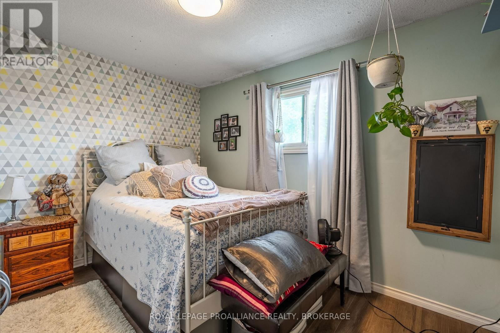 587 DAVIS DRIVE Image 21