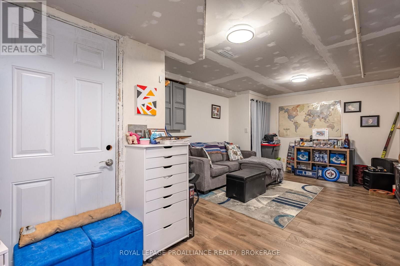 587 DAVIS DRIVE Image 29