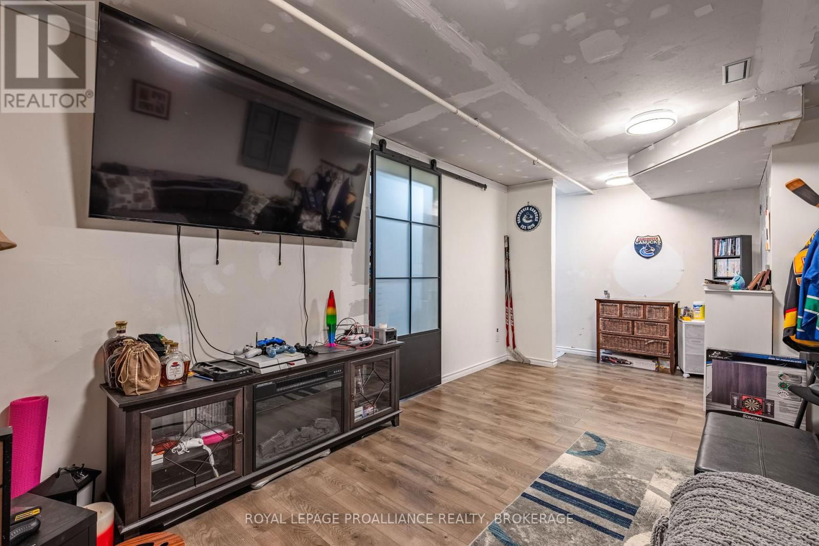 587 DAVIS DRIVE Image 30