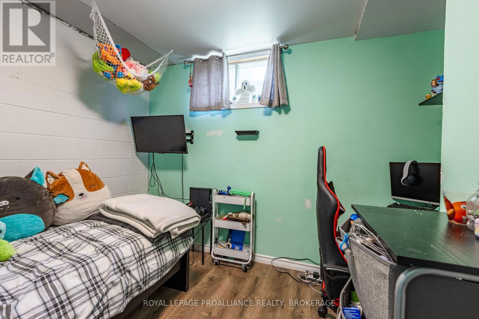 587 DAVIS DRIVE Image 31